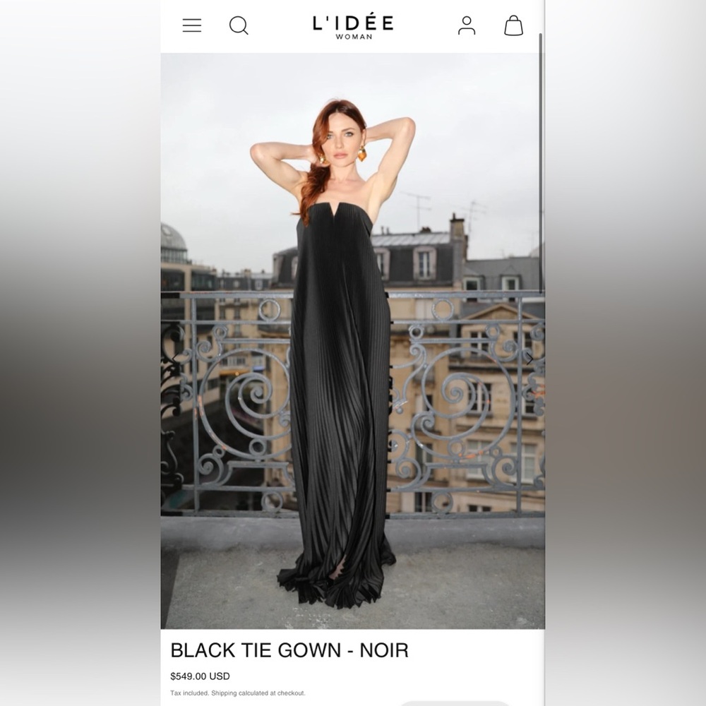 L'IDÉE Elegant Black Pleated Maxi Gown